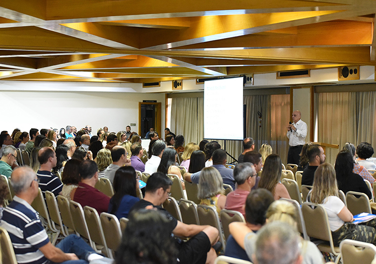 Darwin realiza reuniões com pais de alunos das unidades Vitória e Vila Velha