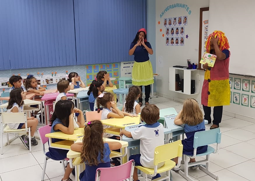 Quinta-feira é dia de contação de histórias para alunos do Infantil IV