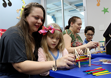 Alunos do Integral recebem família para manhã de jogos