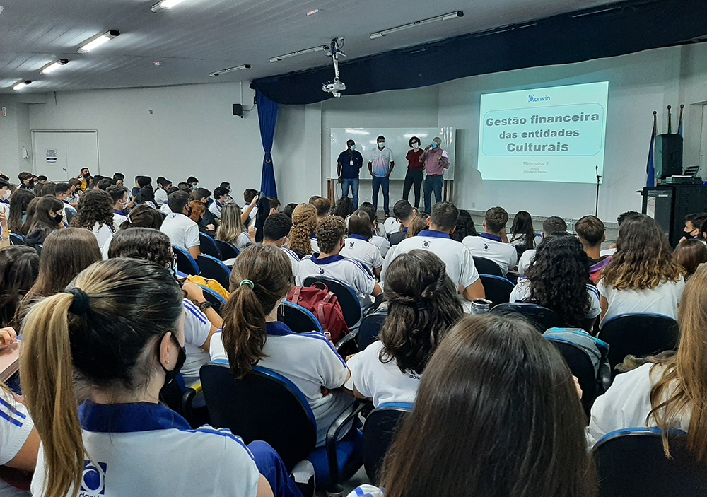 Palestra explica sobre a gestão financeira das entidades culturais aos alunos da 2ª série