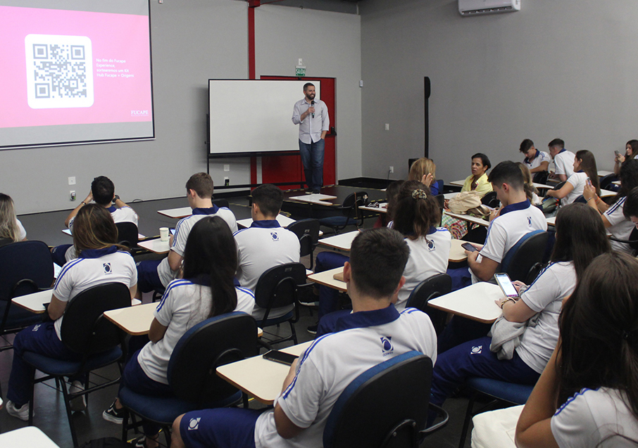 Alunos da 3ª série e do Pré-Vest visitam a Fucape