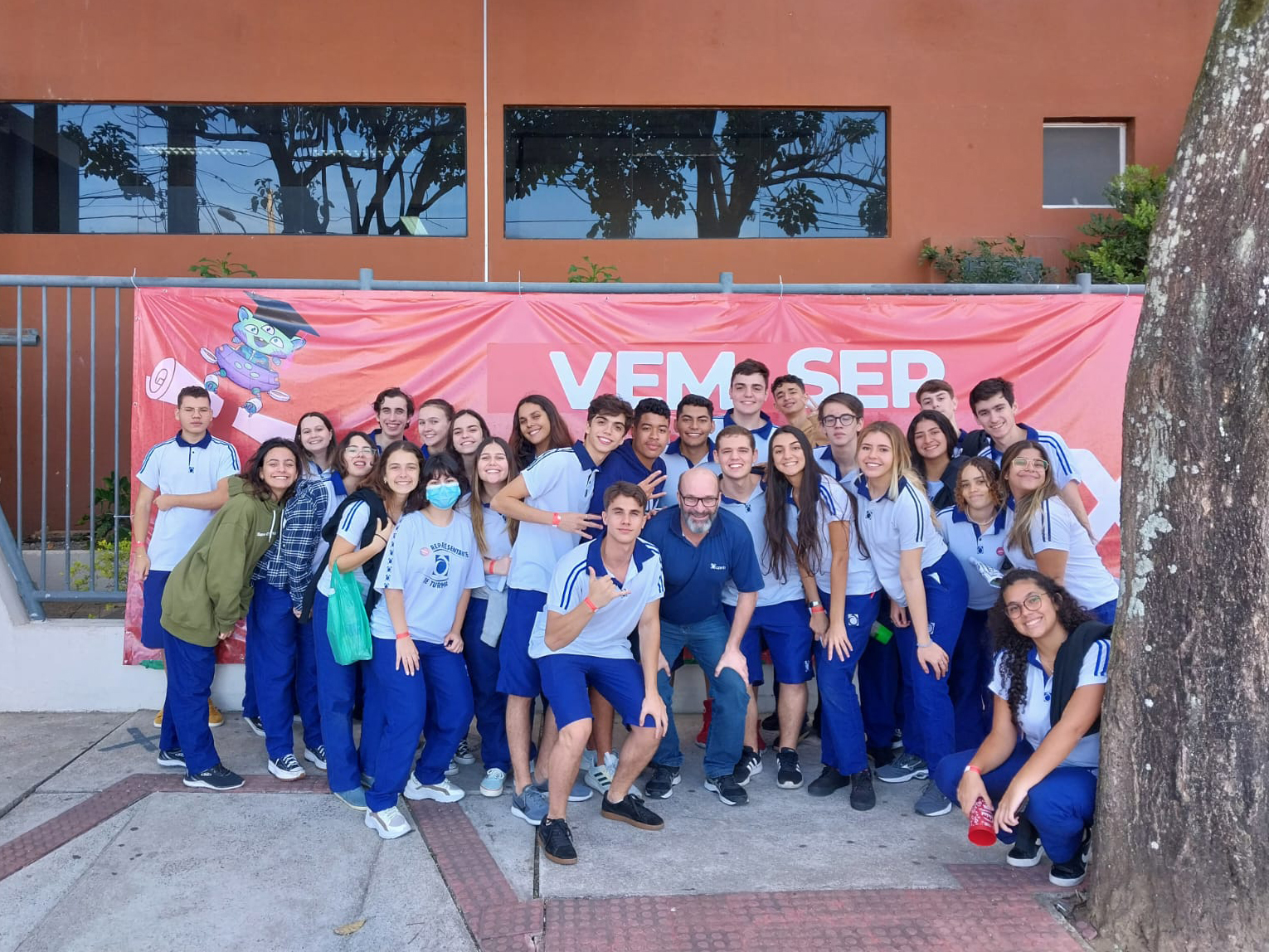 Multivix recebe alunos da 3ª série em Feira de Profissões