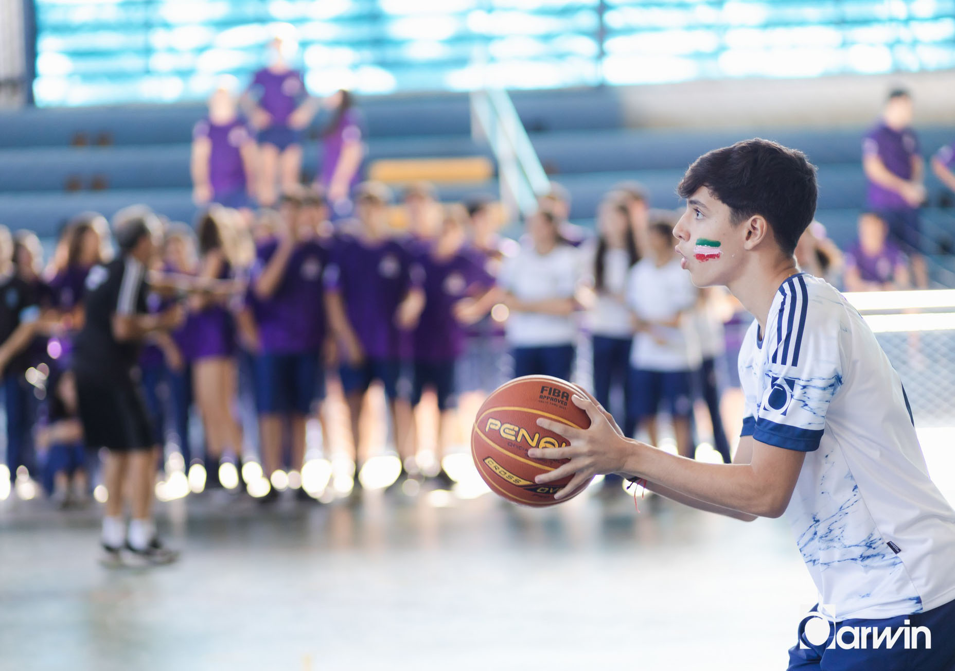 Alunos se divertem com atividades esportivas