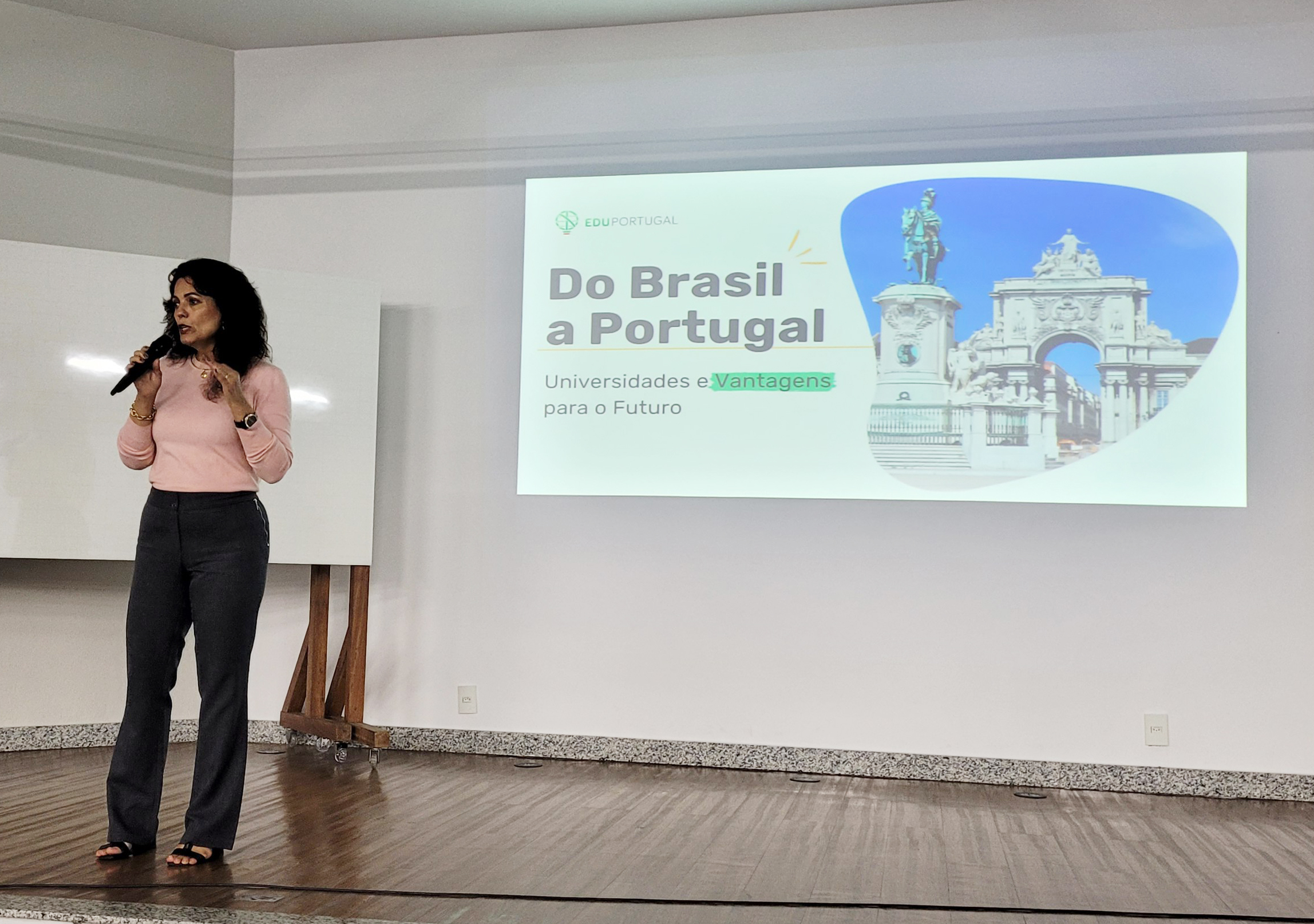 Palestra sobre universidades em Portugal